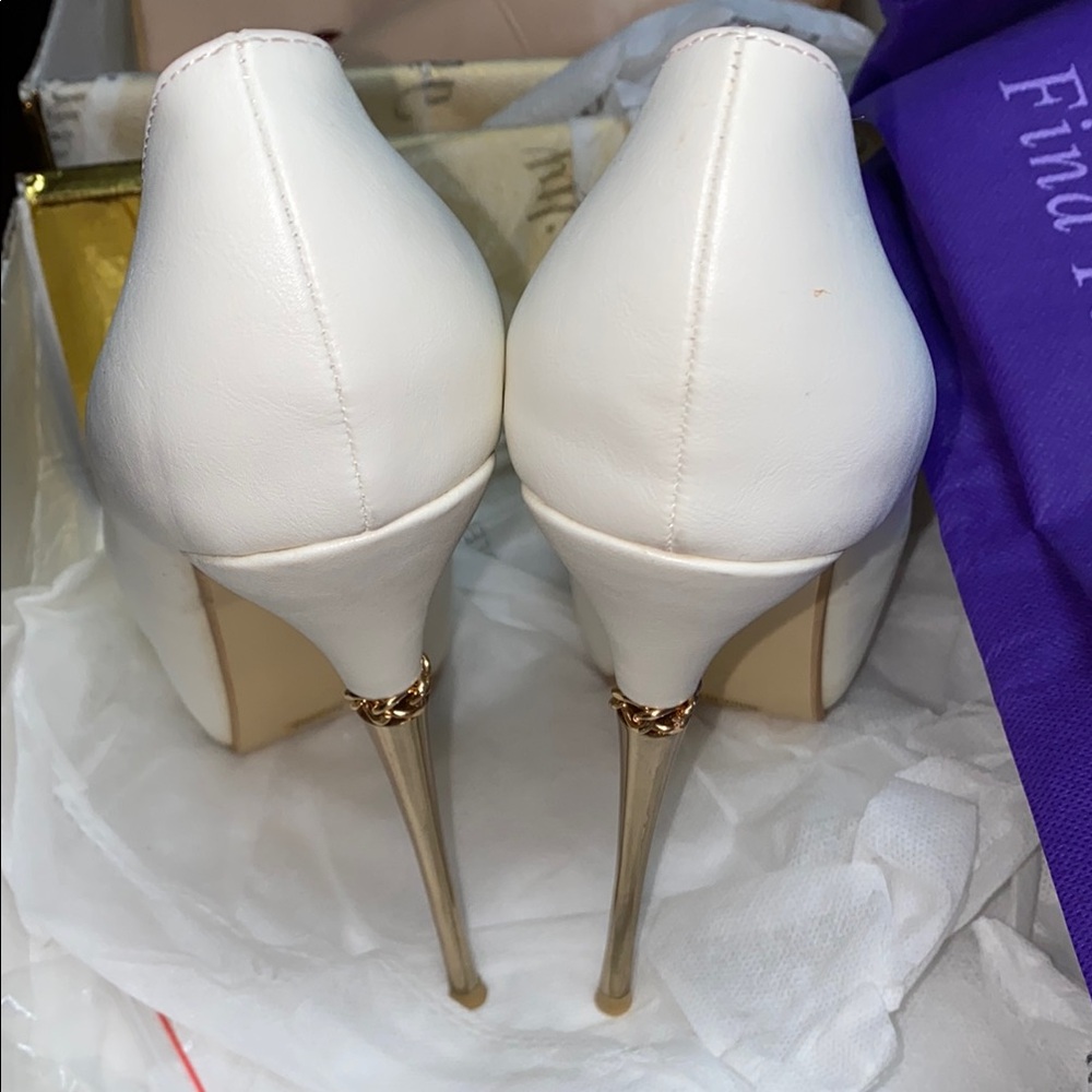 Guilty Soles Elegant Platform Heels - Picture 12 of 14